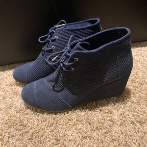 Brand new Tom Wedges